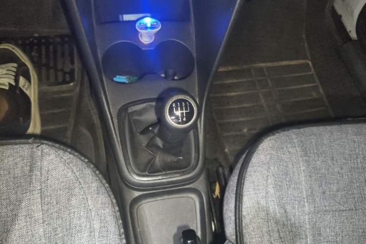 Used Volkswagen Polo 2013 1.4L Manual Fashion Edition Gear Lever