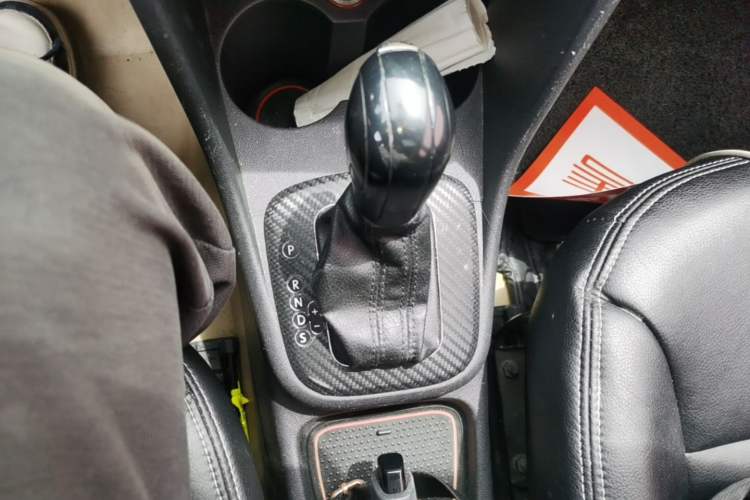Used Volkswagen Polo 2013 1.6L Automatic Comfort Edition Gear Lever