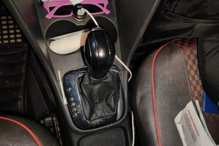 Used Volkswagen Polo 2013 1.6L Automatic Comfort Edition Gear Lever