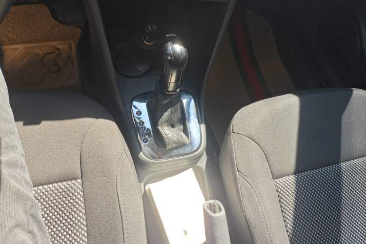 Used Volkswagen Polo 2013 1.6L Automatic Comfort Edition Gear Lever