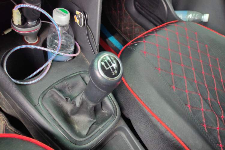 Used Volkswagen Polo 2013 1.4L Manual Comfort Edition Gear Lever