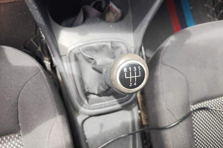 Used Volkswagen Polo 2013 1.4L Manual Comfort Edition Gear Lever