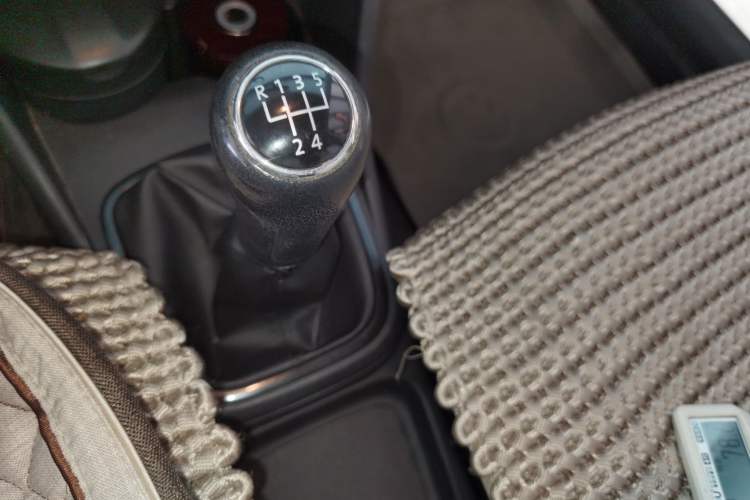 Used Volkswagen Polo 2013 1.4L Manual Fashion Edition Gear Lever