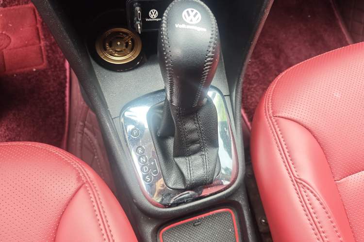 Used Volkswagen Polo 2013 1.6L Automatic Comfort Edition Gear Lever