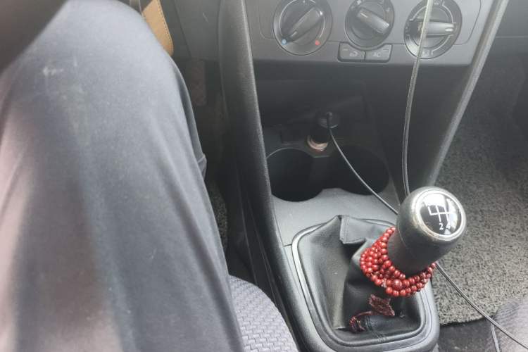 Used Volkswagen Polo 2013 1.4L Manual Fashion Edition Gear Lever