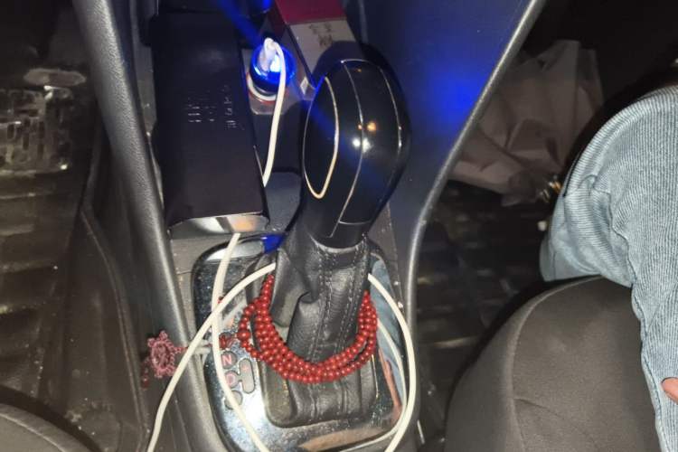 Used Volkswagen Polo 2013 1.6L Automatic Comfort Edition Gear Lever