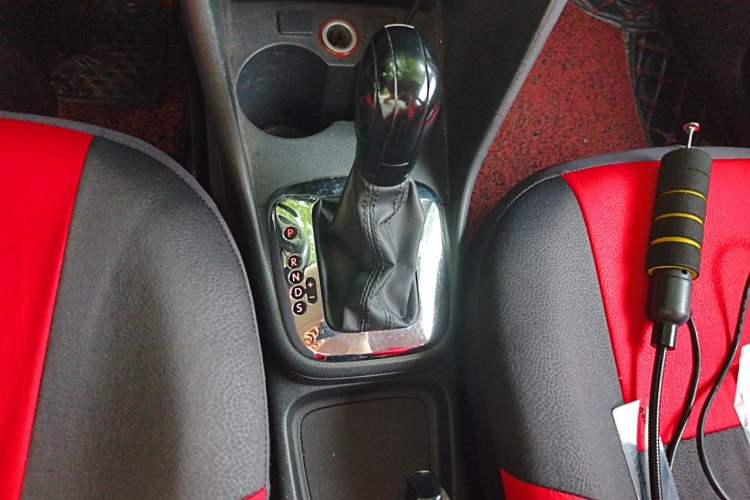 Used Volkswagen Polo 2013 1.6L Automatic Comfort Edition Gear Lever