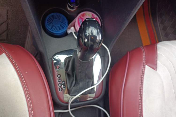 Used Volkswagen Polo 2013 1.6L Automatic Comfort Edition Gear Lever