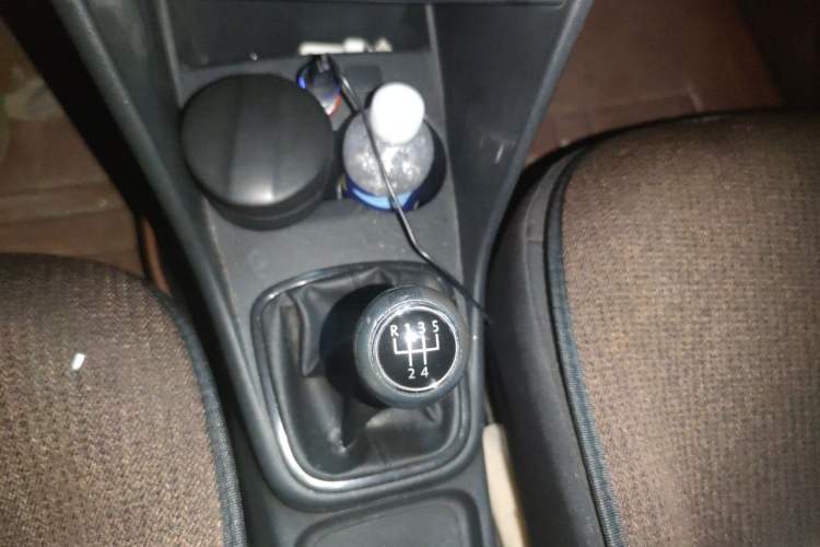Used Volkswagen Polo 2013 1.6L Manual Comfort Edition Gear Lever