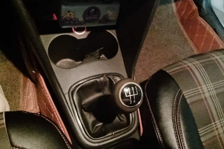 Used Volkswagen Polo 2013 1.4L Manual Fashion Edition Gear Lever