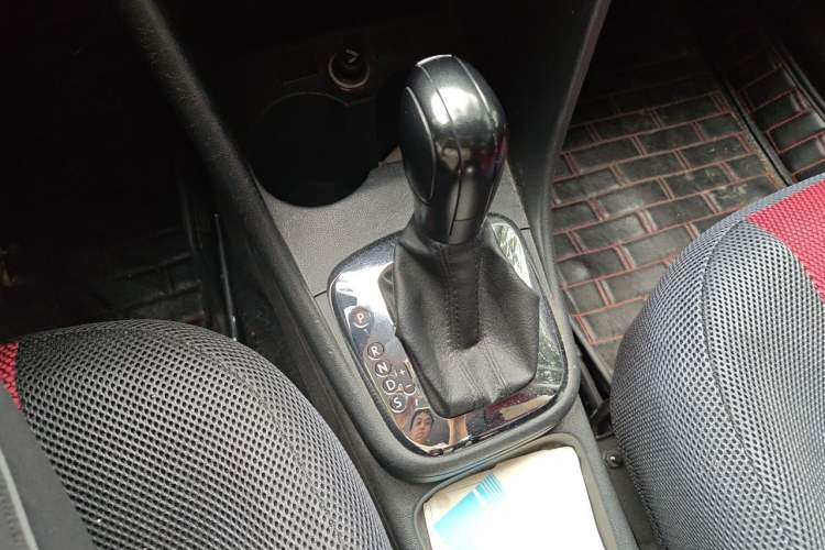 Used Volkswagen Polo 2013 1.4L Automatic Comfort Edition Gear Lever
