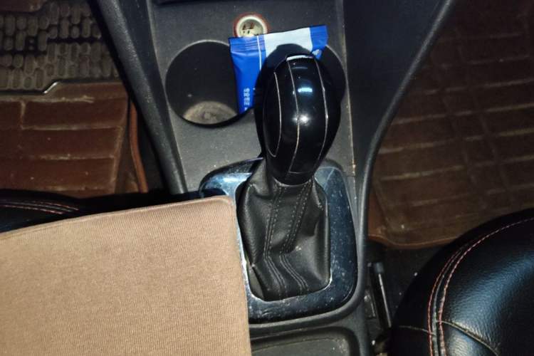 Used Volkswagen Polo 2013 1.6L Automatic Luxury Edition Gear Lever