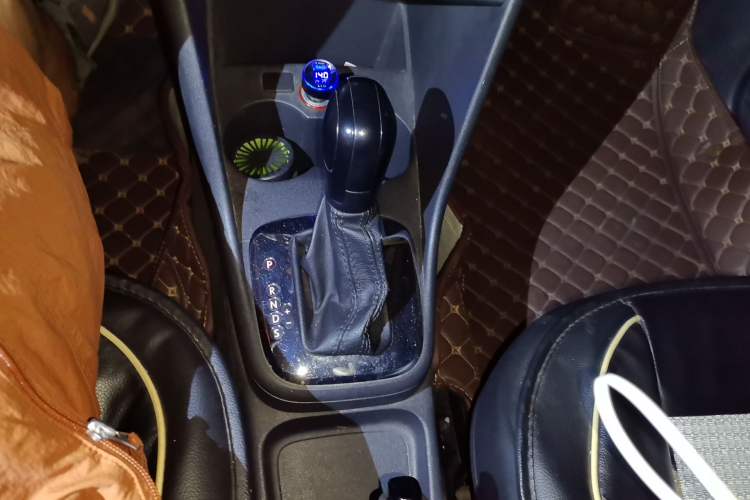 Used Volkswagen Polo 2013 1.4L Automatic Comfort Edition Gear Lever