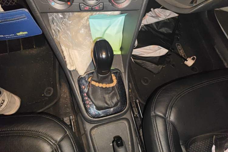 Used Volkswagen Polo 2013 1.6L Automatic Comfort Edition Gear Lever