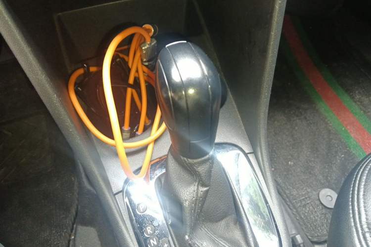 Used Volkswagen Polo 2013 1.6L Automatic Comfort Edition Gear Lever