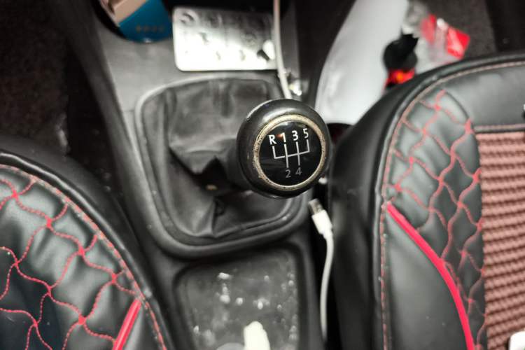 Used Volkswagen Polo 2013 1.4L Manual Fashion Edition Gear Lever
