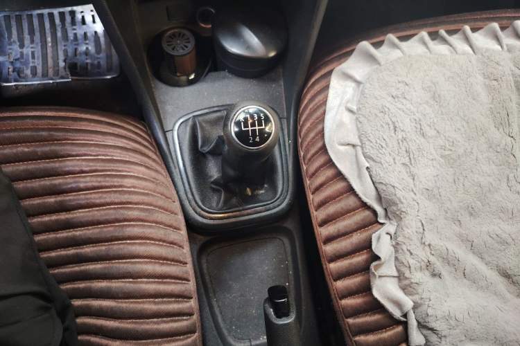 Used Volkswagen Polo 2013 1.4L Manual Comfort Edition Gear Lever