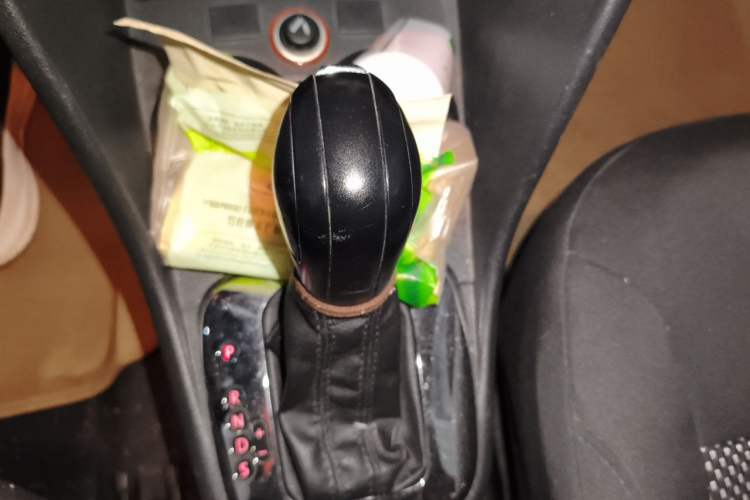 Used Volkswagen Polo 2013 1.6L Automatic Comfort Edition Gear Lever