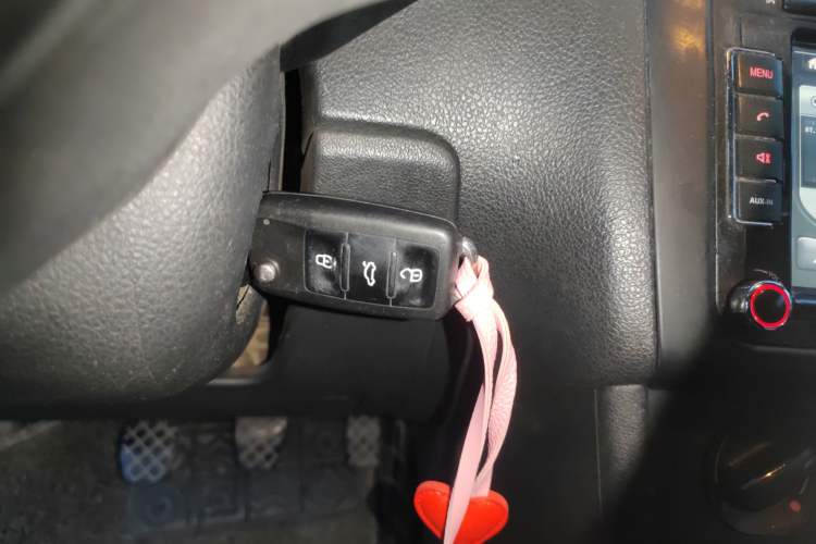 Used Volkswagen Polo 2013 1.6L Manual Comfort Edition Interior 1