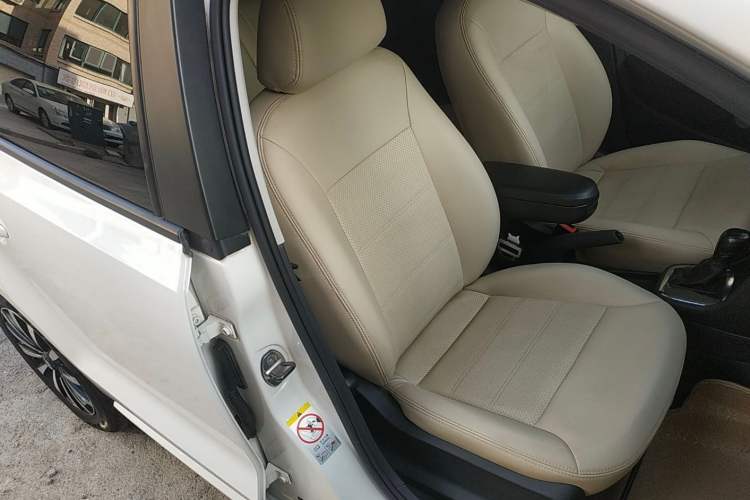 Used Volkswagen Polo 2013 1.6L Automatic Comfort Edition Interior 11