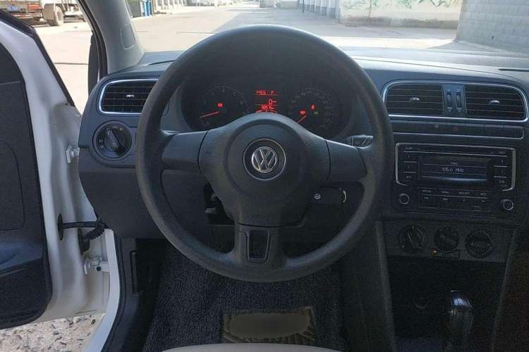 Used Volkswagen Polo 2013 1.6L Automatic Comfort Edition Interior 2