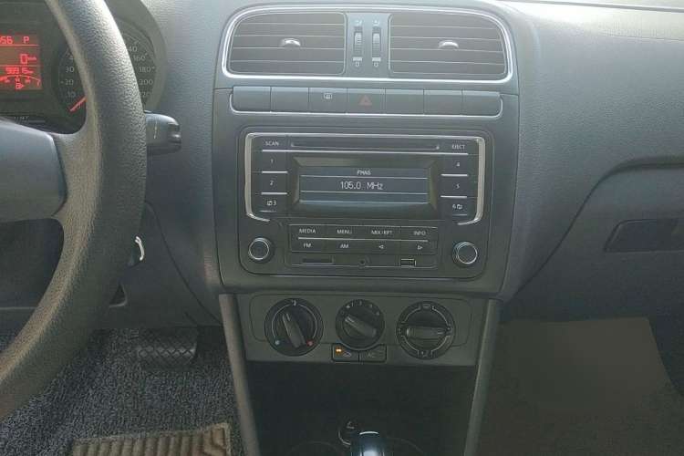 Used Volkswagen Polo 2013 1.6L Automatic Comfort Edition Interior 3