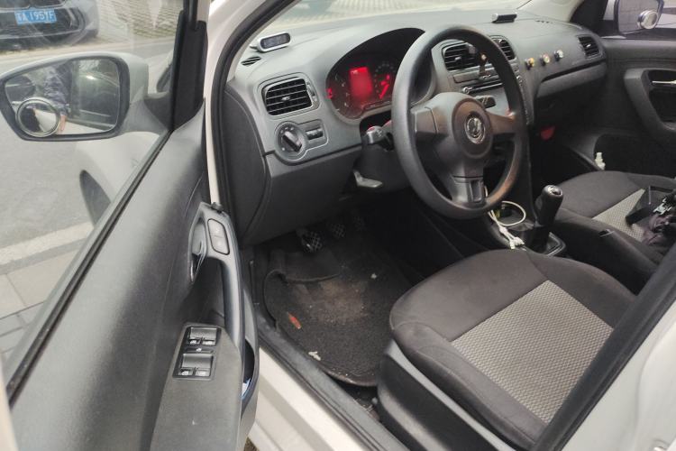 Used Volkswagen Polo 2013 1.4L Manual Fashion Edition Interior 3