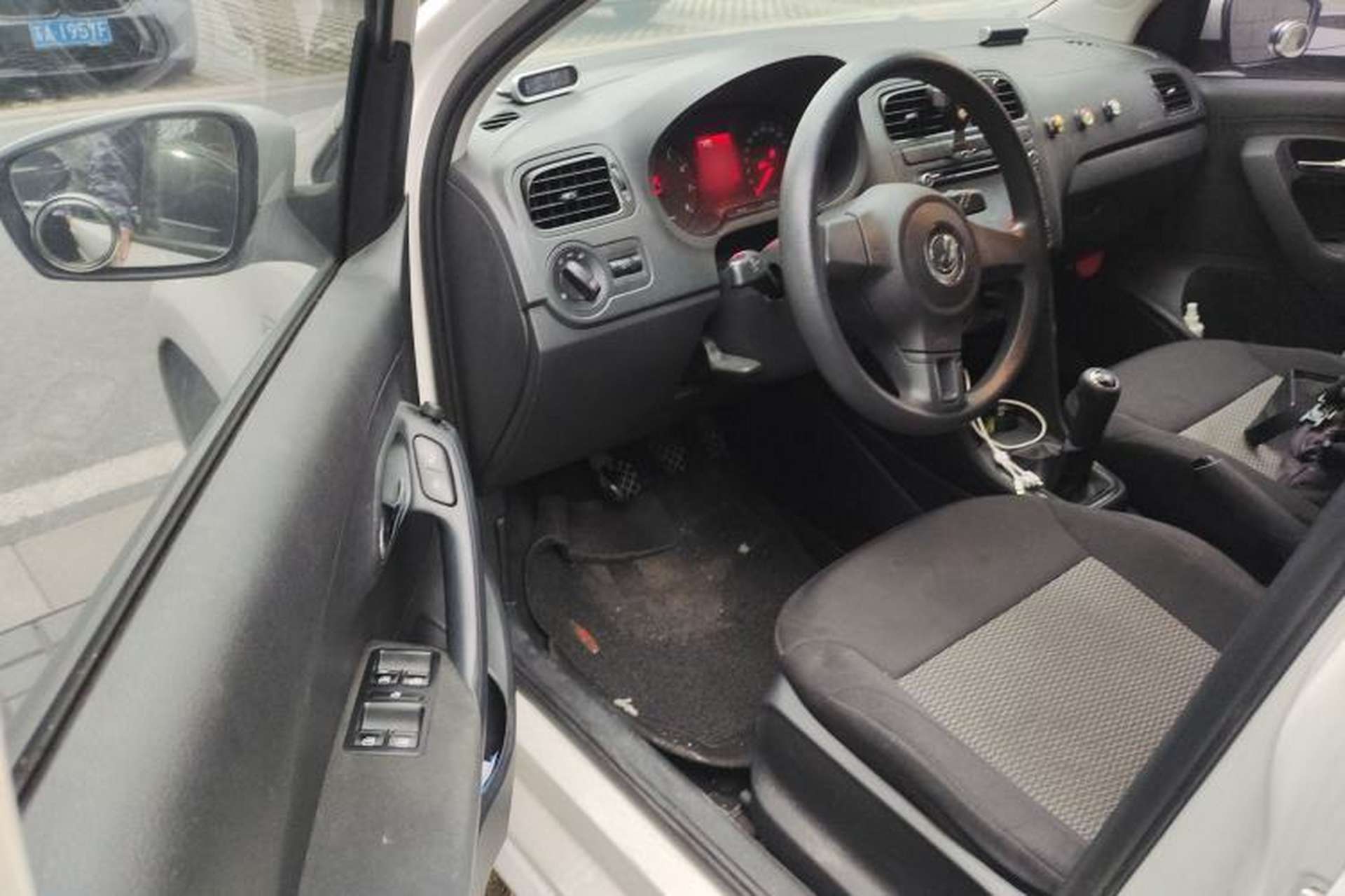 Used Volkswagen Polo 2013 1.4L Manual Fashion Edition Interior 3