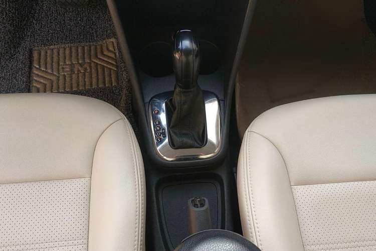Used Volkswagen Polo 2013 1.6L Automatic Comfort Edition Interior 4