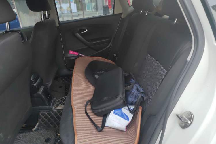 Used Volkswagen Polo 2013 1.6L Manual Comfort Edition Interior 4