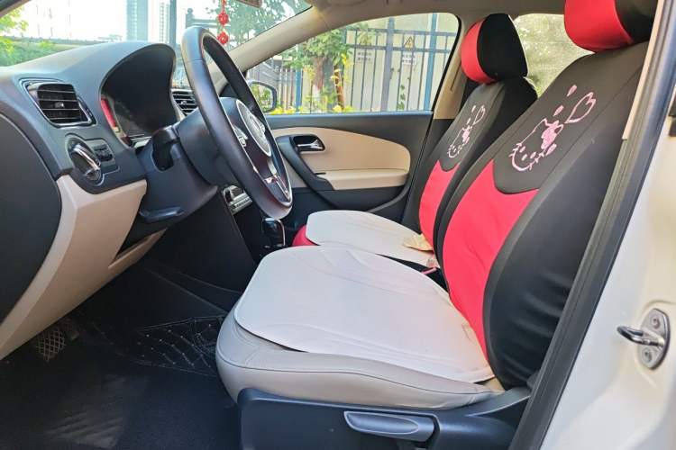 Used Volkswagen Polo 2013 1.4L Automatic Luxury Edition Left Front Seat