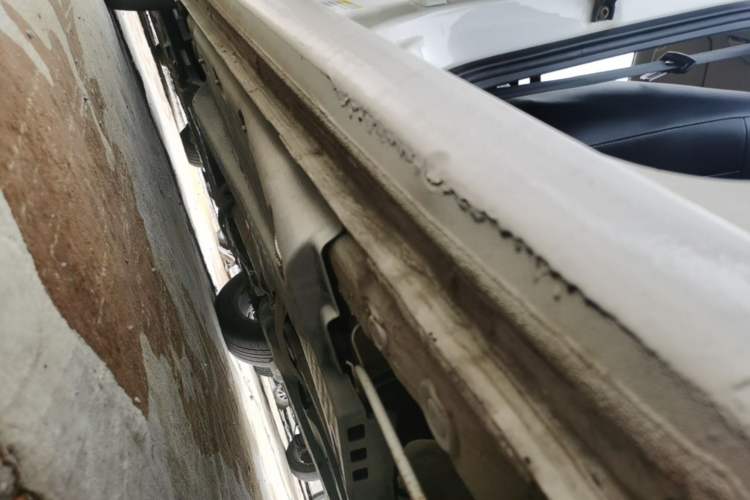 Used Volkswagen Polo 2013 1.6L Automatic Comfort Edition Left Side Sill