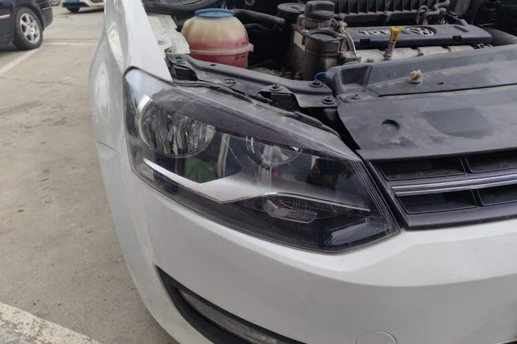 Used Volkswagen Polo 2013 1.6L Automatic Comfort Edition Right Front Headlight