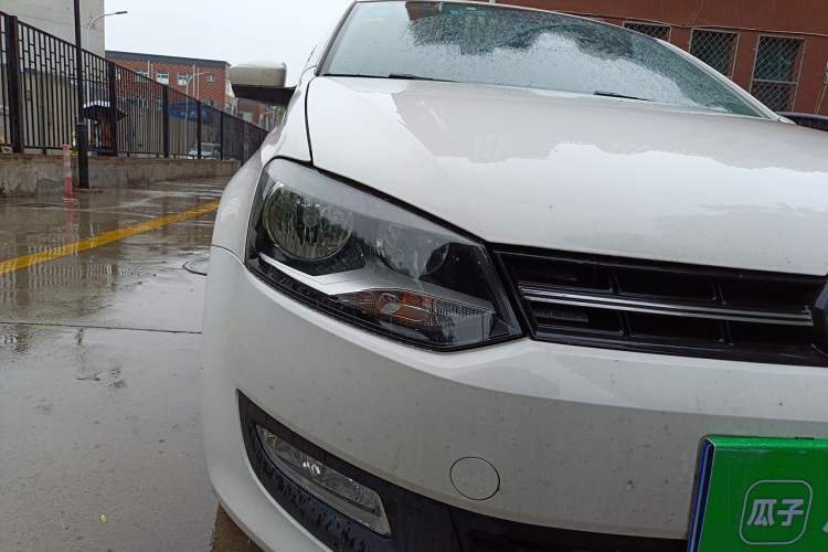 Used Volkswagen Polo 2013 1.4L Manual Comfort Edition Right Front Headlight