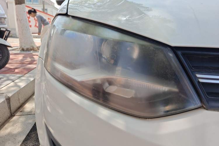 Used Volkswagen Polo 2013 1.6L Manual Comfort Edition Right Front Headlight