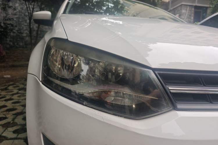 Used Volkswagen Polo 2013 1.6L Automatic Comfort Edition Right Front Headlight