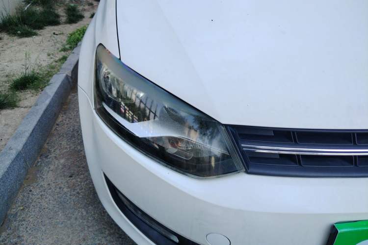 Used Volkswagen Polo 2013 1.6L Automatic Comfort Edition Right Front Headlight