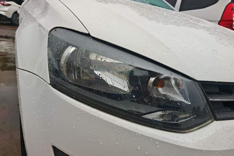 Used Volkswagen Polo 2013 1.4L Manual Fashion Edition Right Front Headlight