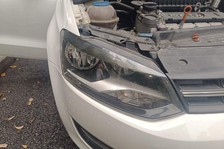Used Volkswagen Polo 2013 1.4L Manual Comfort Edition Right Front Headlight