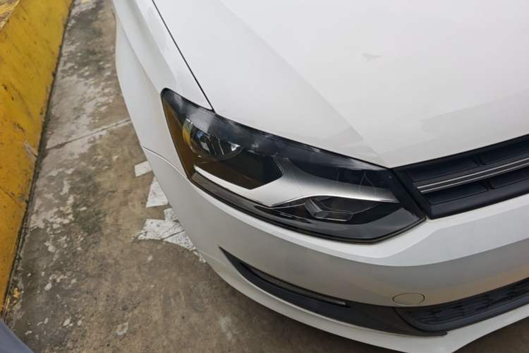 Used Volkswagen Polo 2013 1.6L Automatic Comfort Edition Right Front Headlight