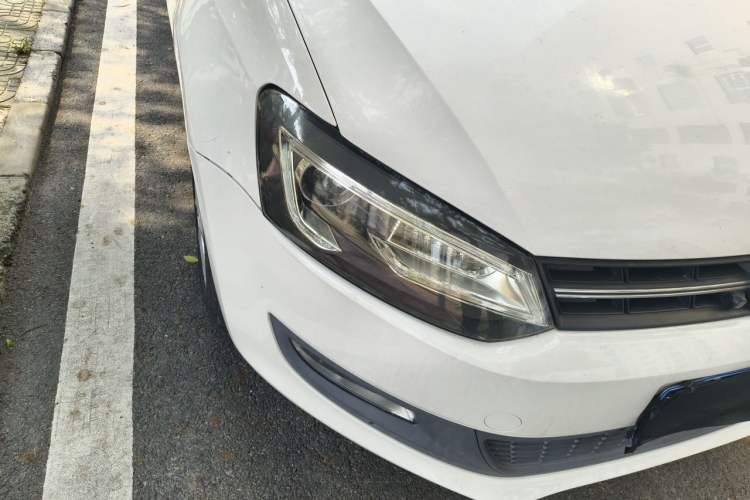 Used Volkswagen Polo 2013 1.4L Manual Comfort Edition Right Front Headlight