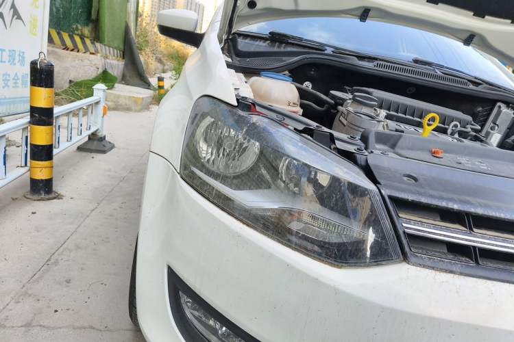 Used Volkswagen Polo 2013 1.6L Automatic Comfort Edition Right Front Headlight