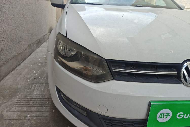 Used Volkswagen Polo 2013 1.6L Automatic Comfort Edition Right Front Headlight