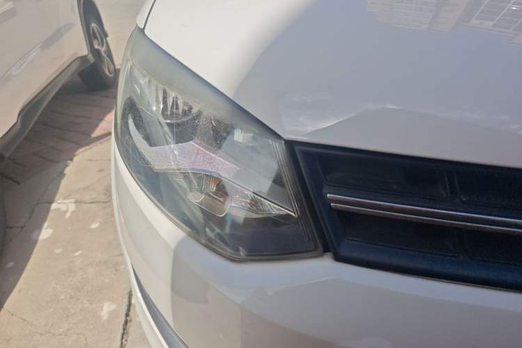 Used Volkswagen Polo 2013 1.6L Automatic Luxury Edition Right Front Headlight