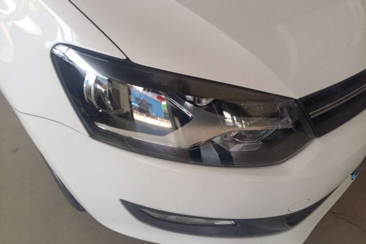 Used Volkswagen Polo 2013 1.6L Automatic Comfort Edition Right Front Headlight