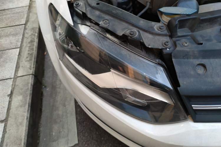 Used Volkswagen Polo 2013 1.6L Automatic Comfort Edition Right Front Headlight