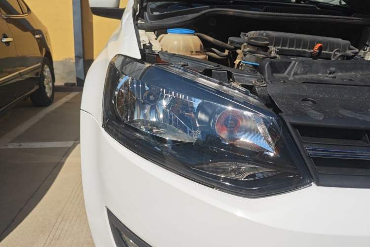 Used Volkswagen Polo 2013 1.6L Automatic Comfort Edition Right Front Headlight