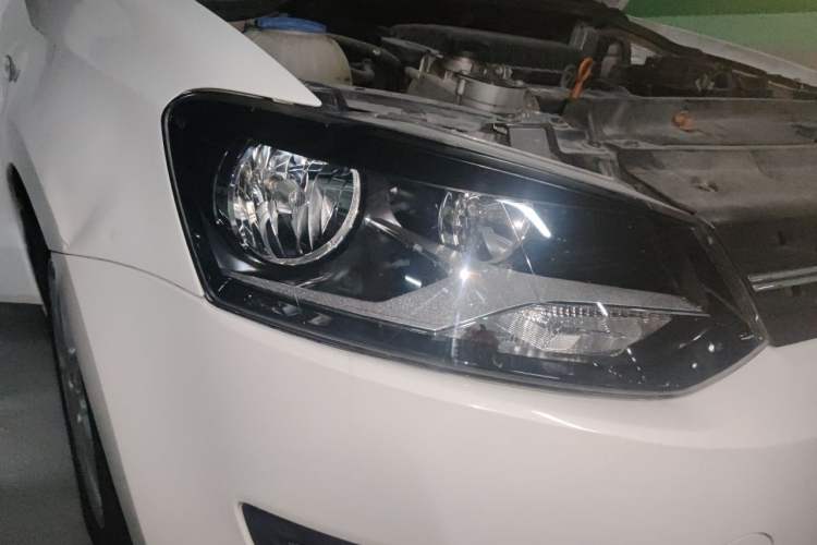 Used Volkswagen Polo 2013 1.4L Automatic Comfort Edition Right Front Headlight
