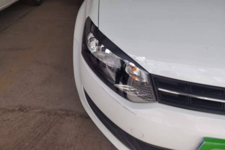 Used Volkswagen Polo 2013 1.4L Manual Fashion Edition Right Front Headlight