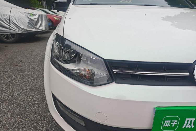Used Volkswagen Polo 2013 1.6L Automatic Comfort Edition Right Front Headlight